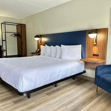 La Quinta Inn By Wyndham Huntsville Research Park Bagian luar foto