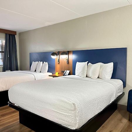 La Quinta Inn By Wyndham Huntsville Research Park Bagian luar foto
