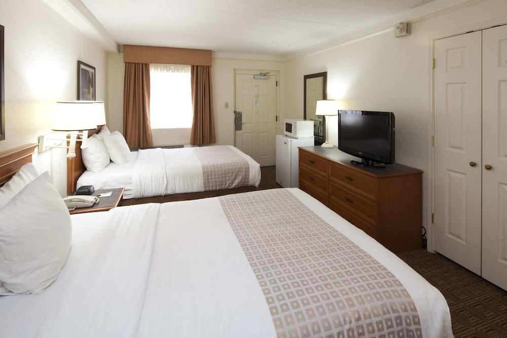 La Quinta Inn By Wyndham Huntsville Research Park Bagian luar foto