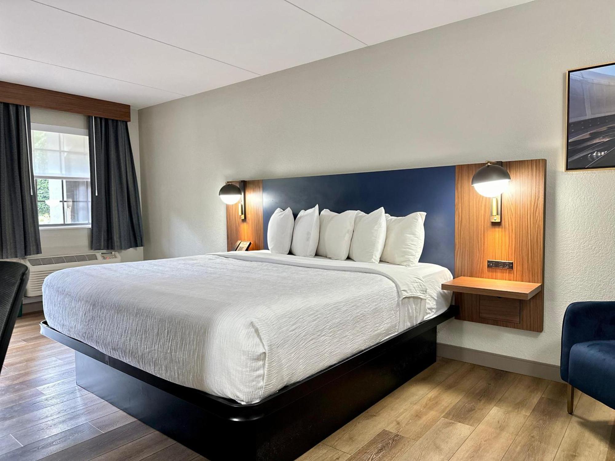 La Quinta Inn By Wyndham Huntsville Research Park Bagian luar foto