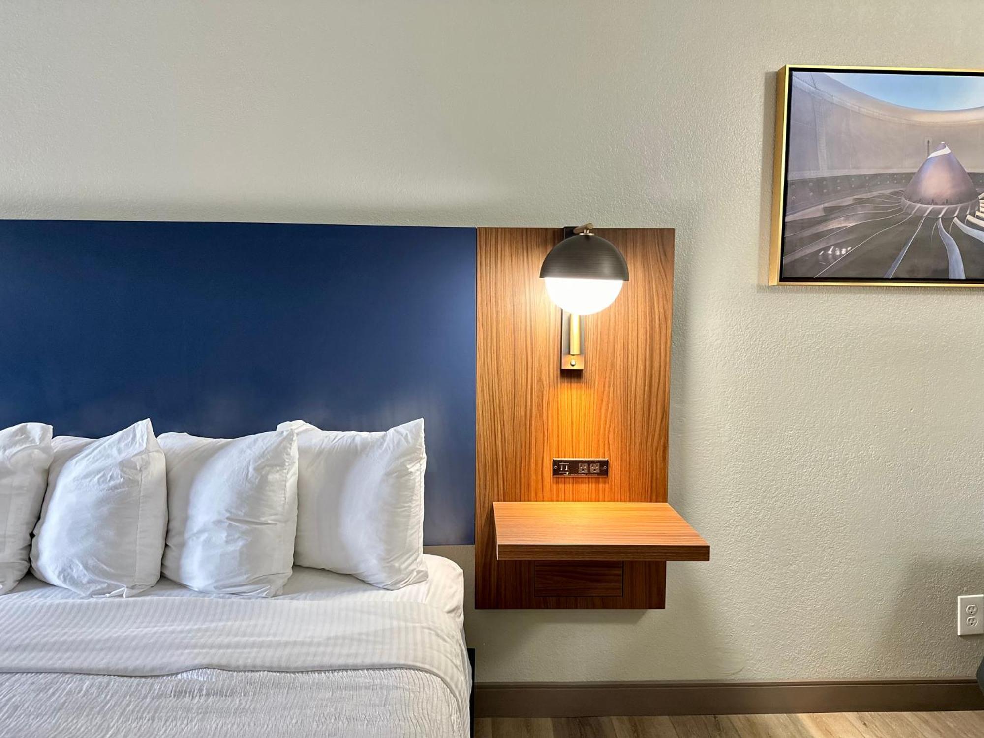 La Quinta Inn By Wyndham Huntsville Research Park Bagian luar foto