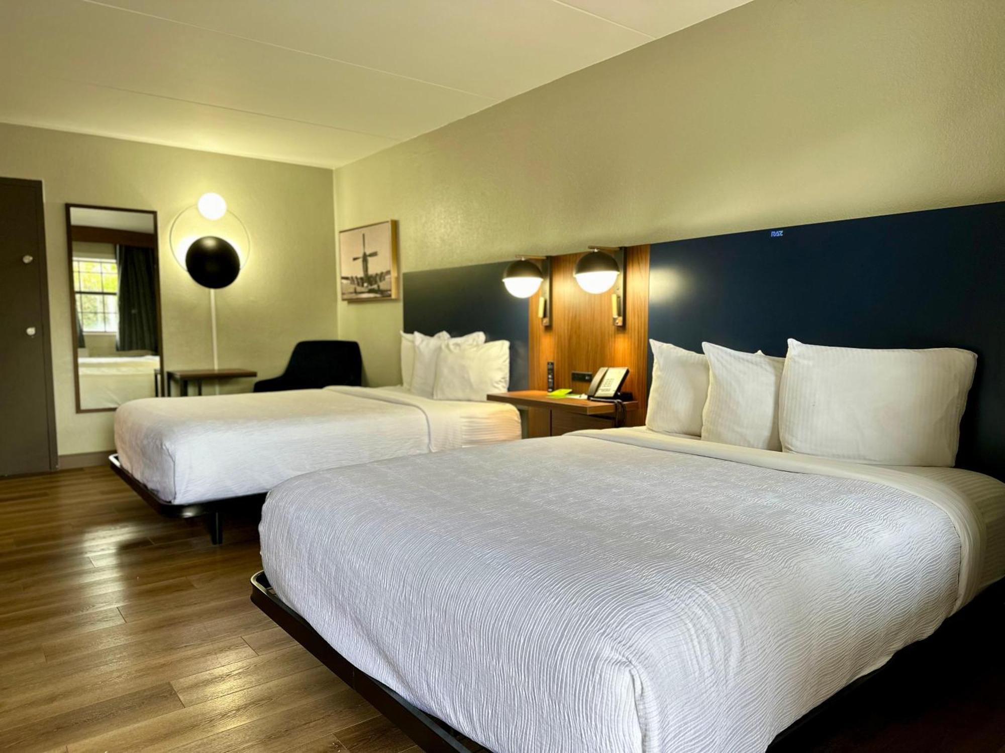 La Quinta Inn By Wyndham Huntsville Research Park Bagian luar foto