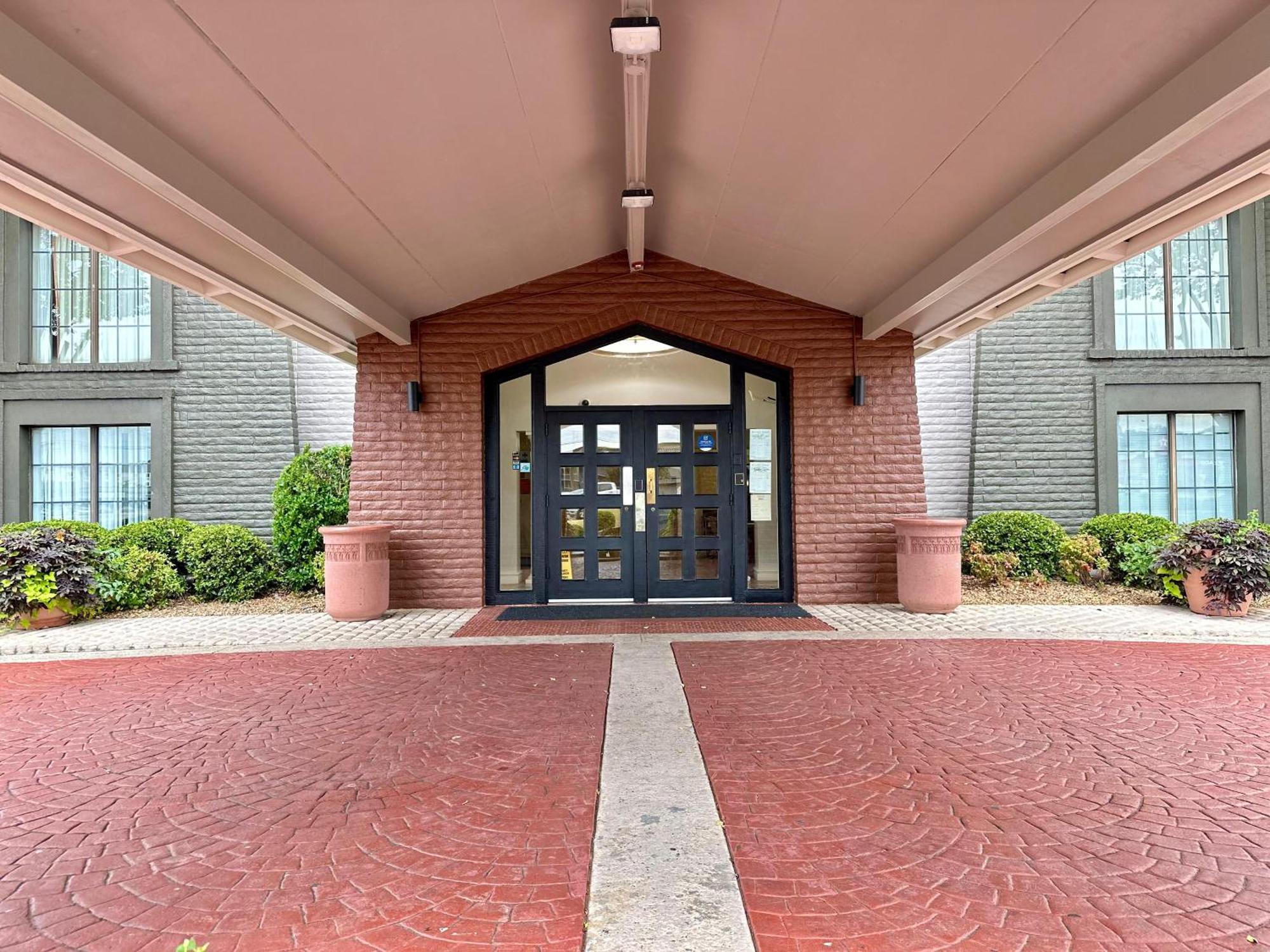 La Quinta Inn By Wyndham Huntsville Research Park Bagian luar foto