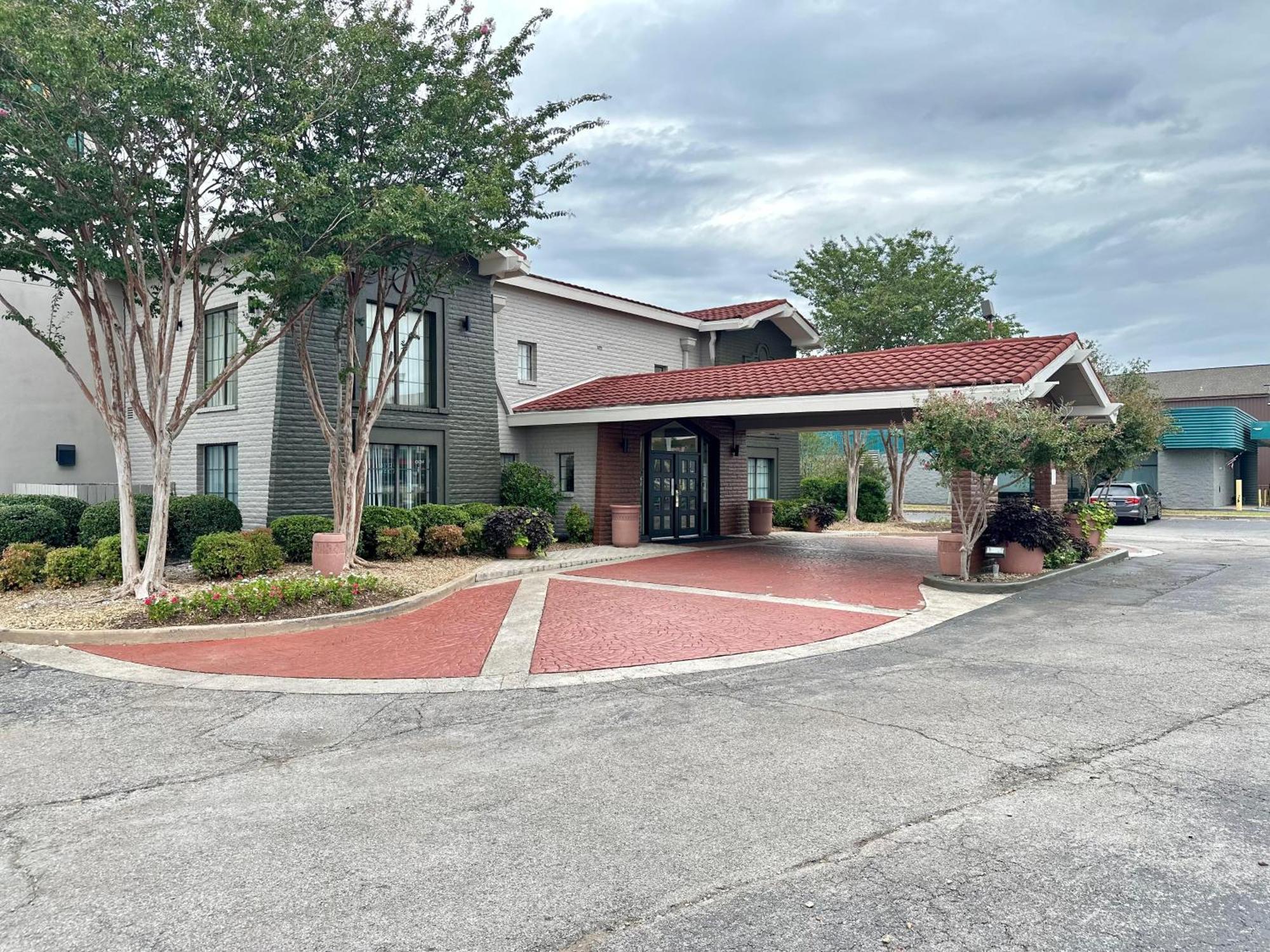 La Quinta Inn By Wyndham Huntsville Research Park Bagian luar foto
