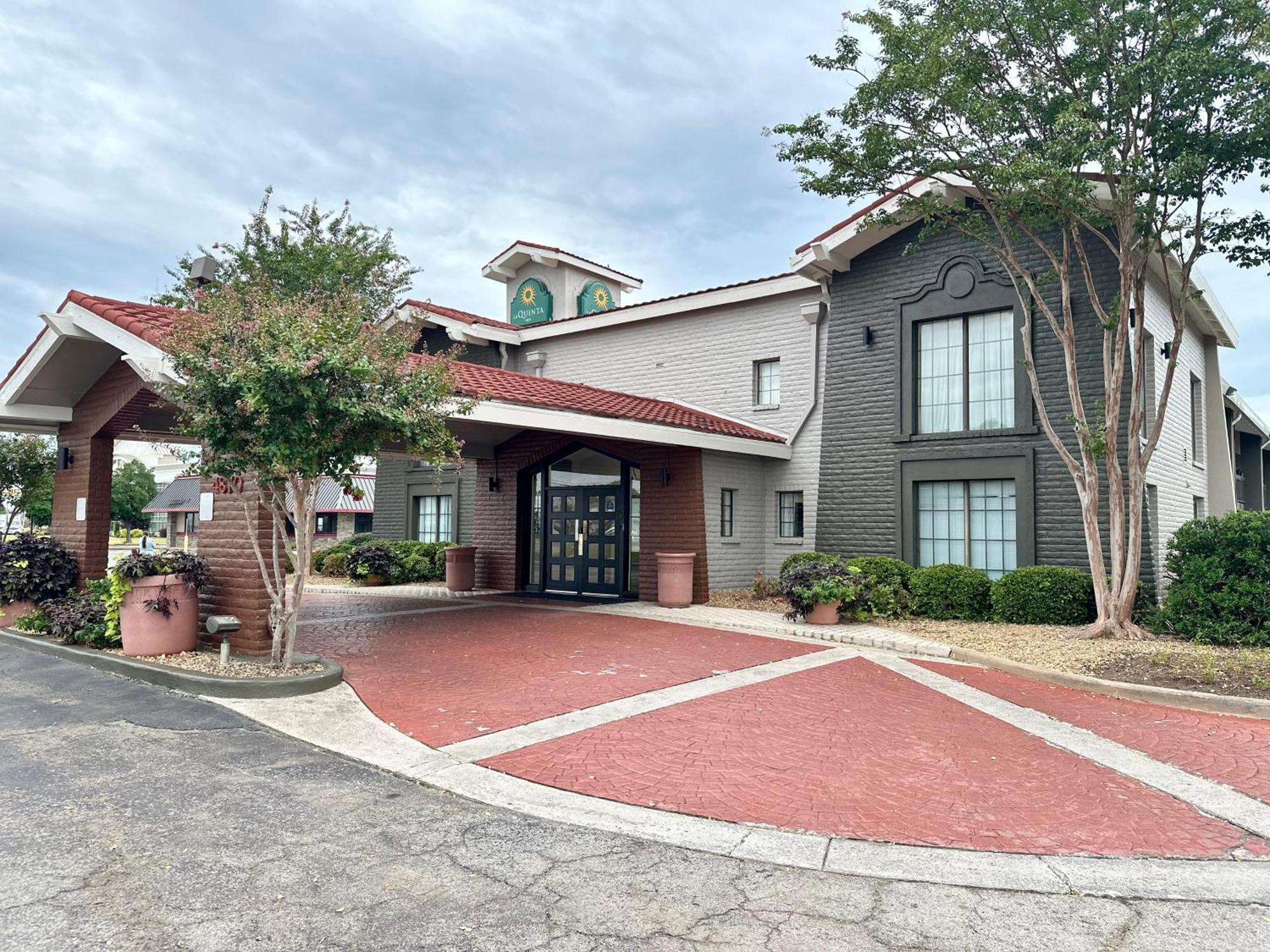 La Quinta Inn By Wyndham Huntsville Research Park Bagian luar foto