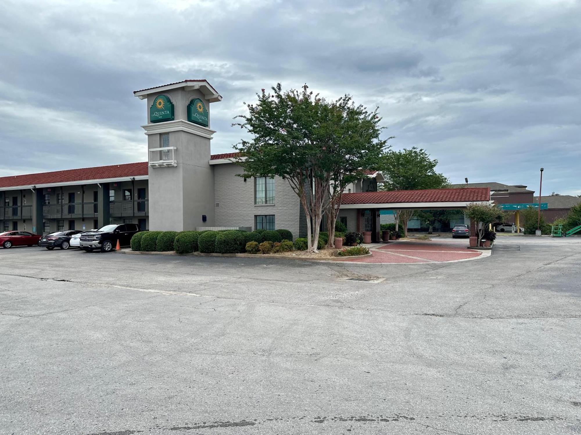 La Quinta Inn By Wyndham Huntsville Research Park Bagian luar foto