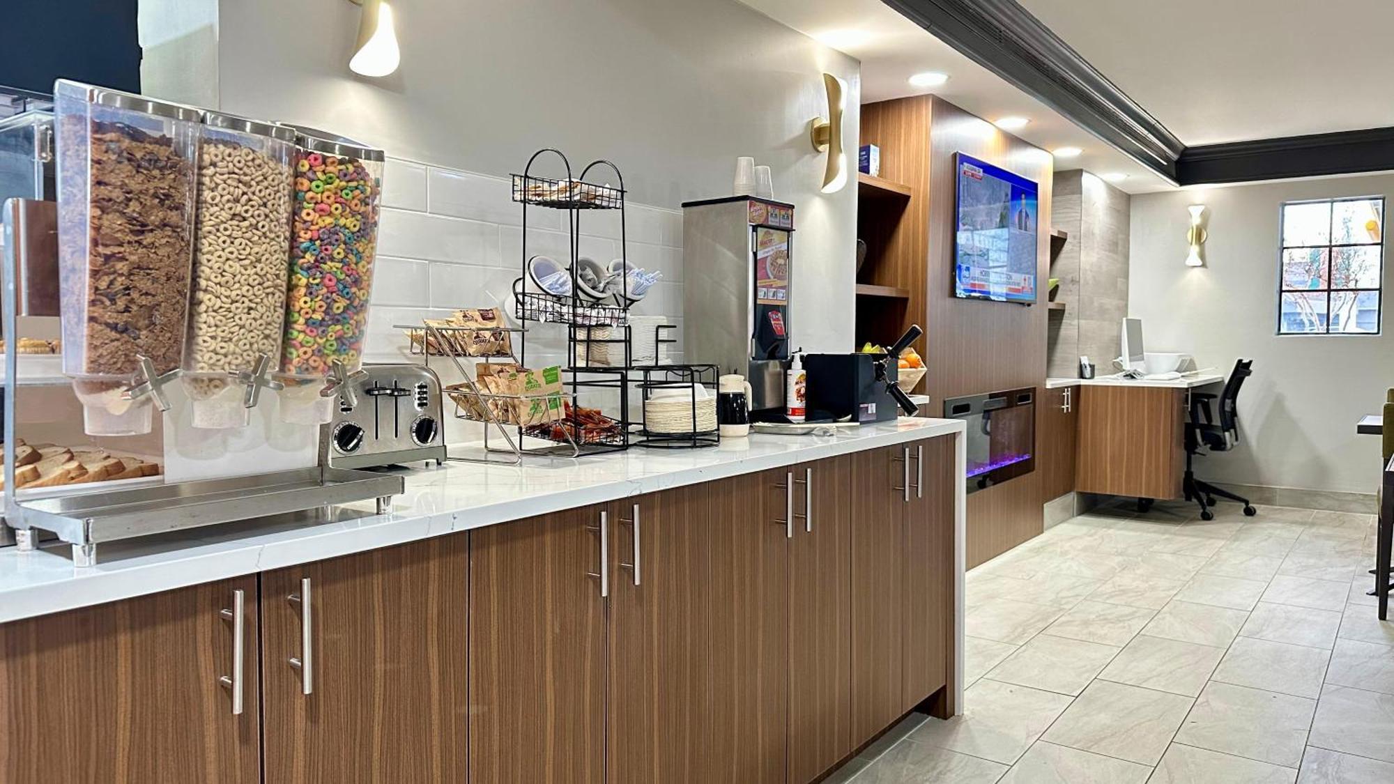 La Quinta Inn By Wyndham Huntsville Research Park Bagian luar foto