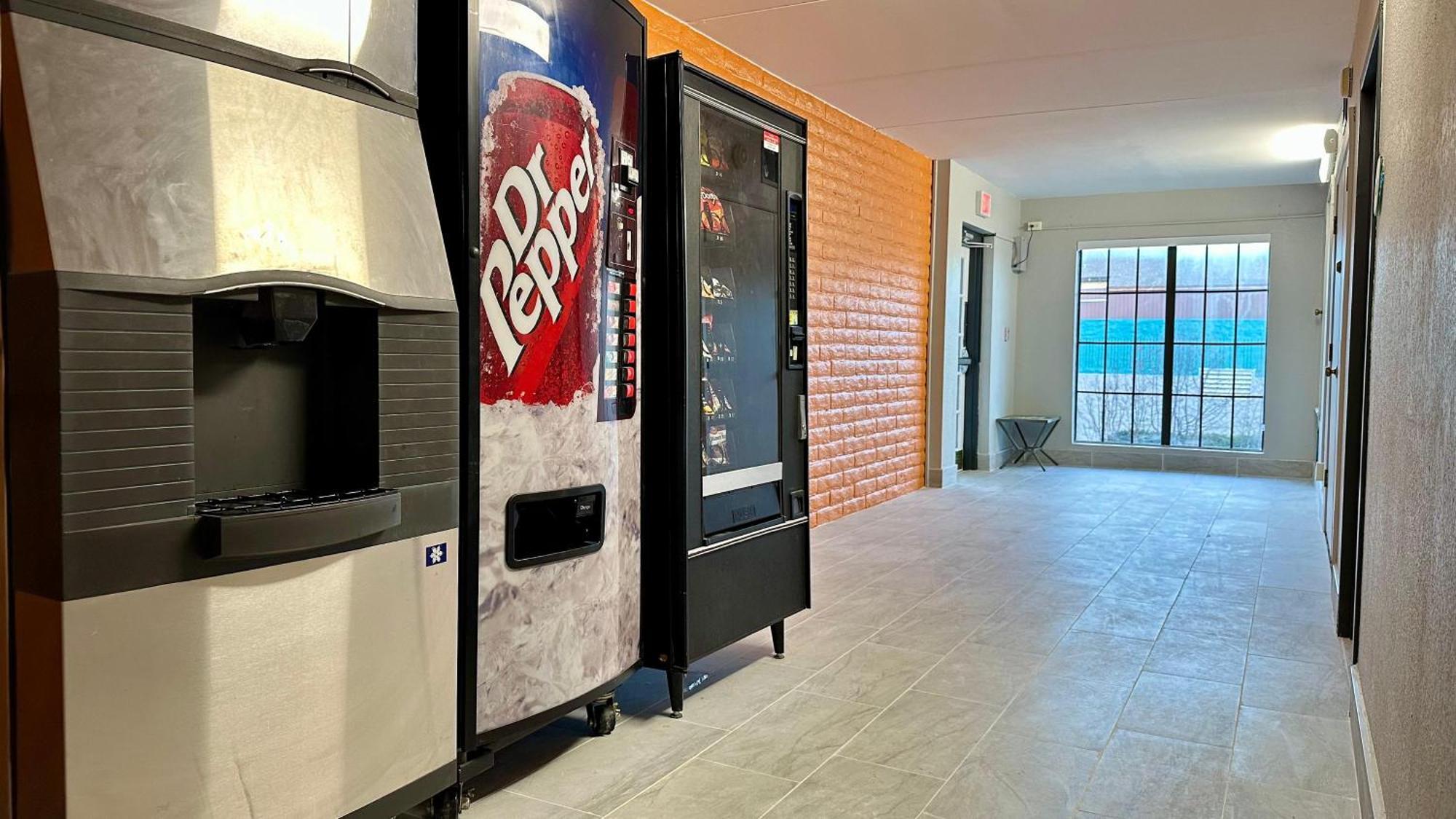 La Quinta Inn By Wyndham Huntsville Research Park Bagian luar foto