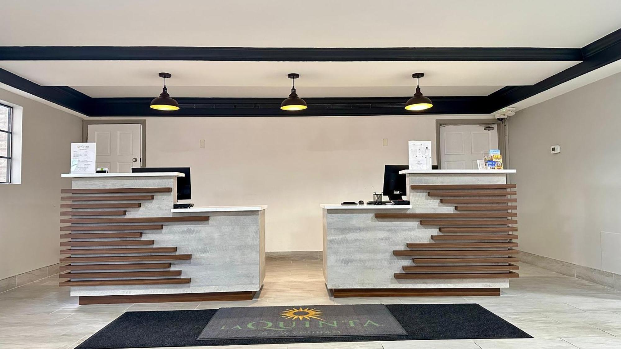 La Quinta Inn By Wyndham Huntsville Research Park Bagian luar foto