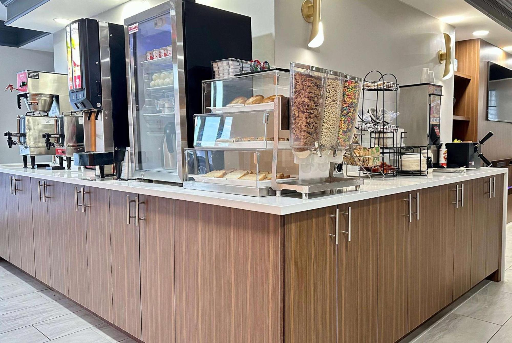 La Quinta Inn By Wyndham Huntsville Research Park Bagian luar foto