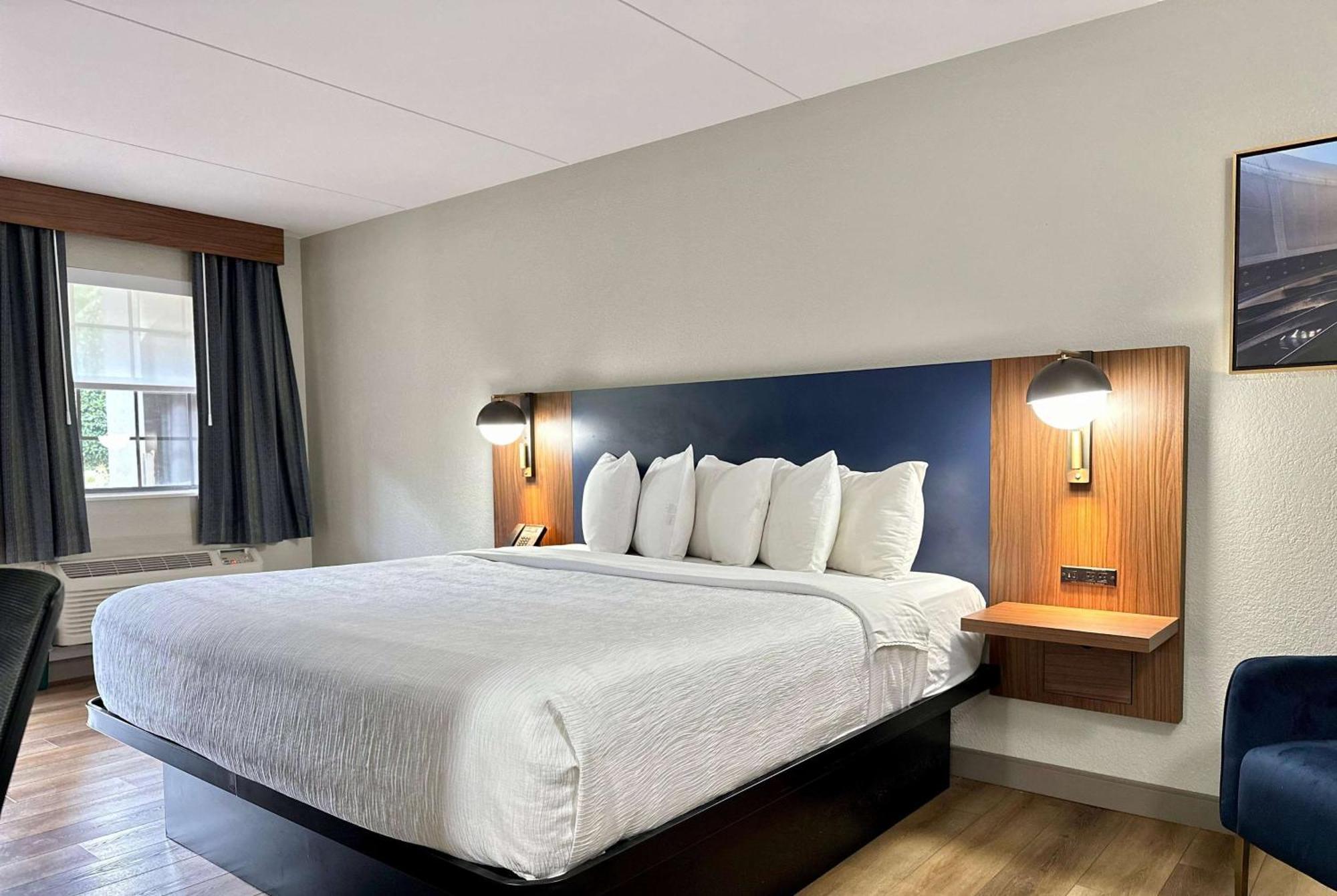 La Quinta Inn By Wyndham Huntsville Research Park Bagian luar foto