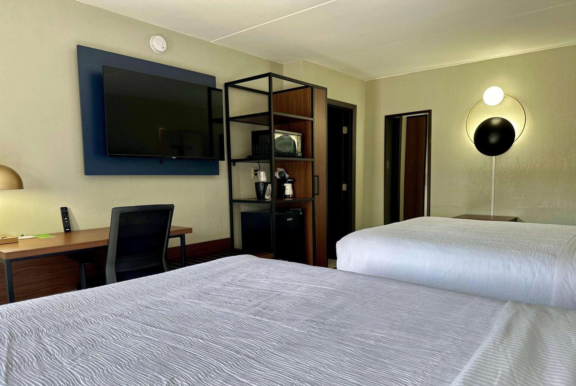 La Quinta Inn By Wyndham Huntsville Research Park Bagian luar foto
