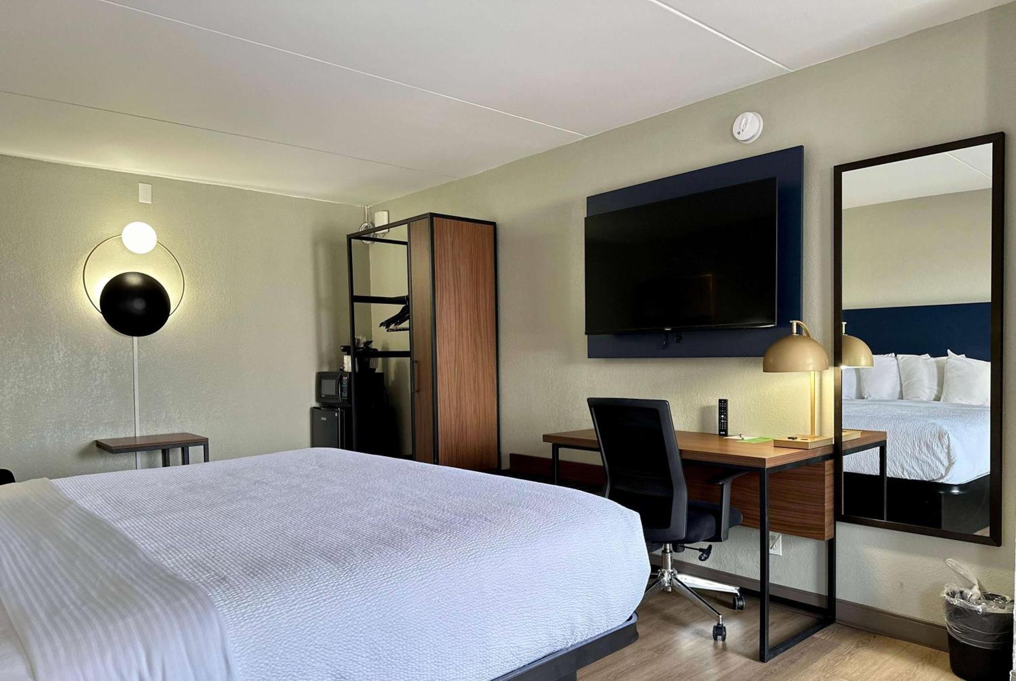 La Quinta Inn By Wyndham Huntsville Research Park Bagian luar foto