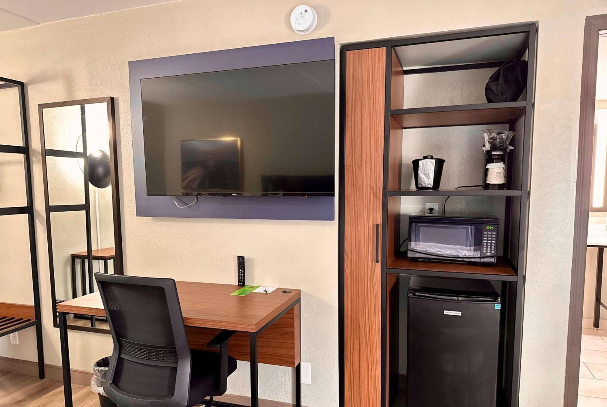 La Quinta Inn By Wyndham Huntsville Research Park Bagian luar foto