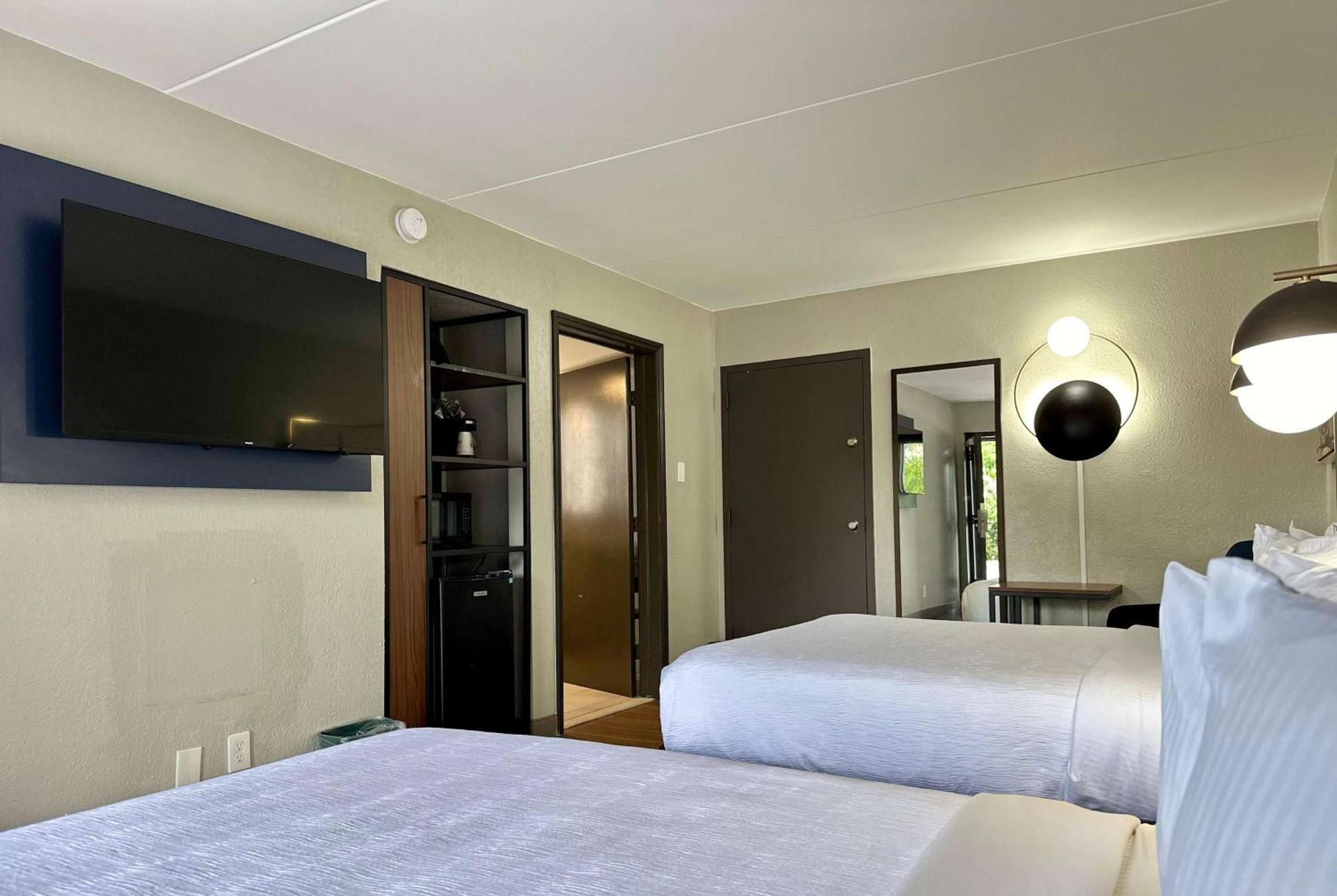 La Quinta Inn By Wyndham Huntsville Research Park Bagian luar foto