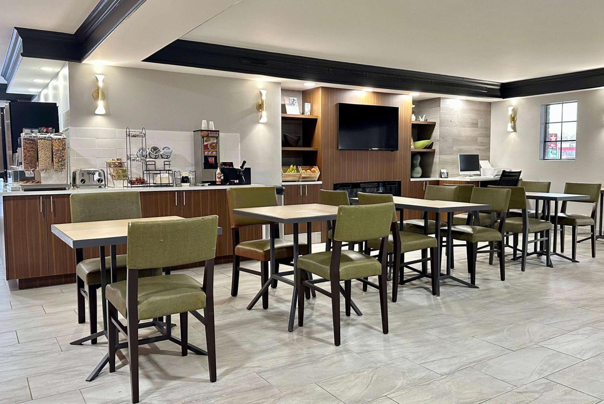 La Quinta Inn By Wyndham Huntsville Research Park Bagian luar foto