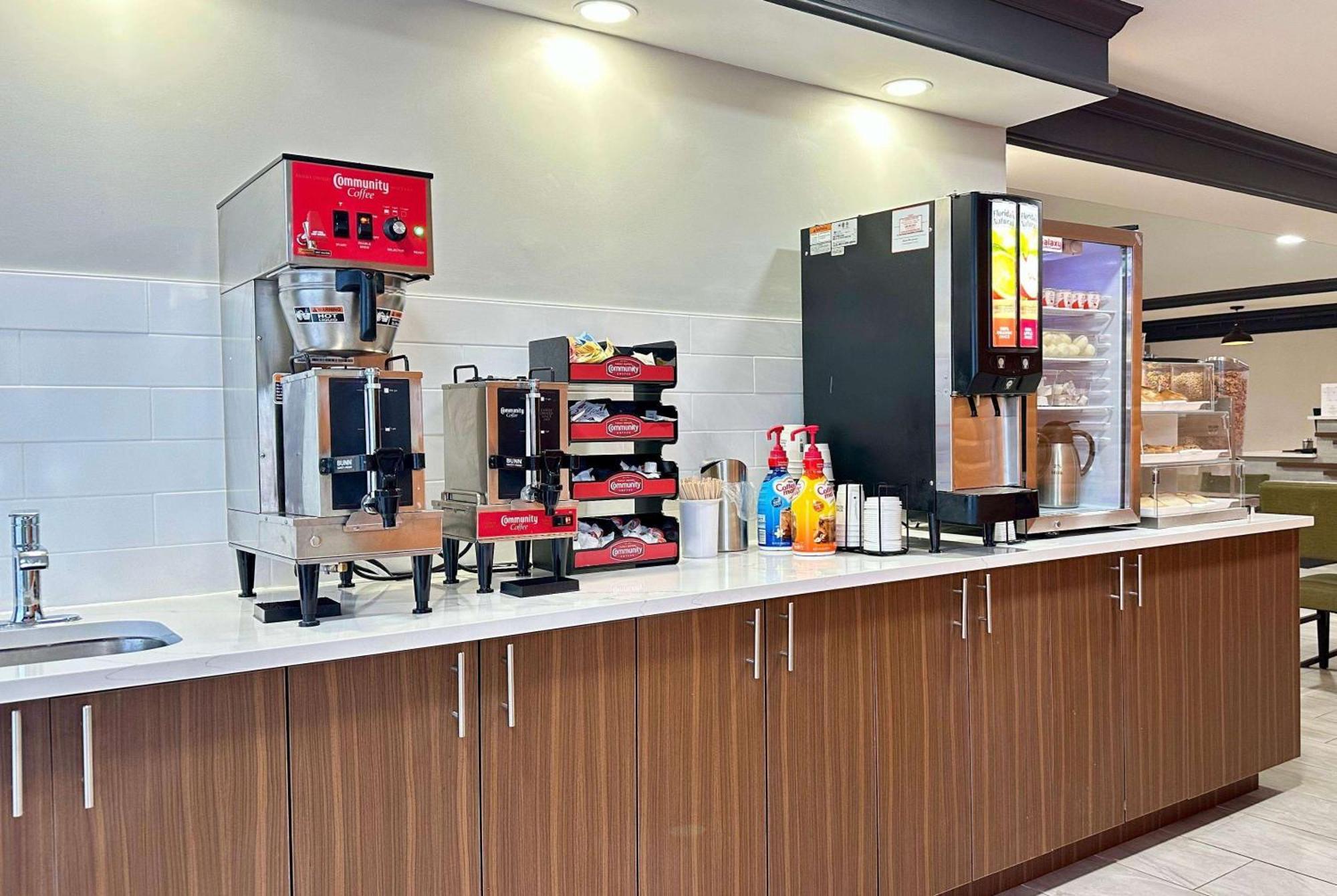 La Quinta Inn By Wyndham Huntsville Research Park Bagian luar foto
