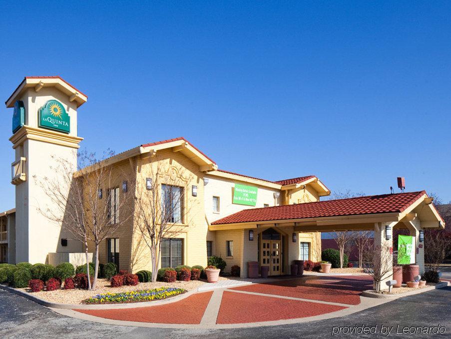 La Quinta Inn By Wyndham Huntsville Research Park Bagian luar foto