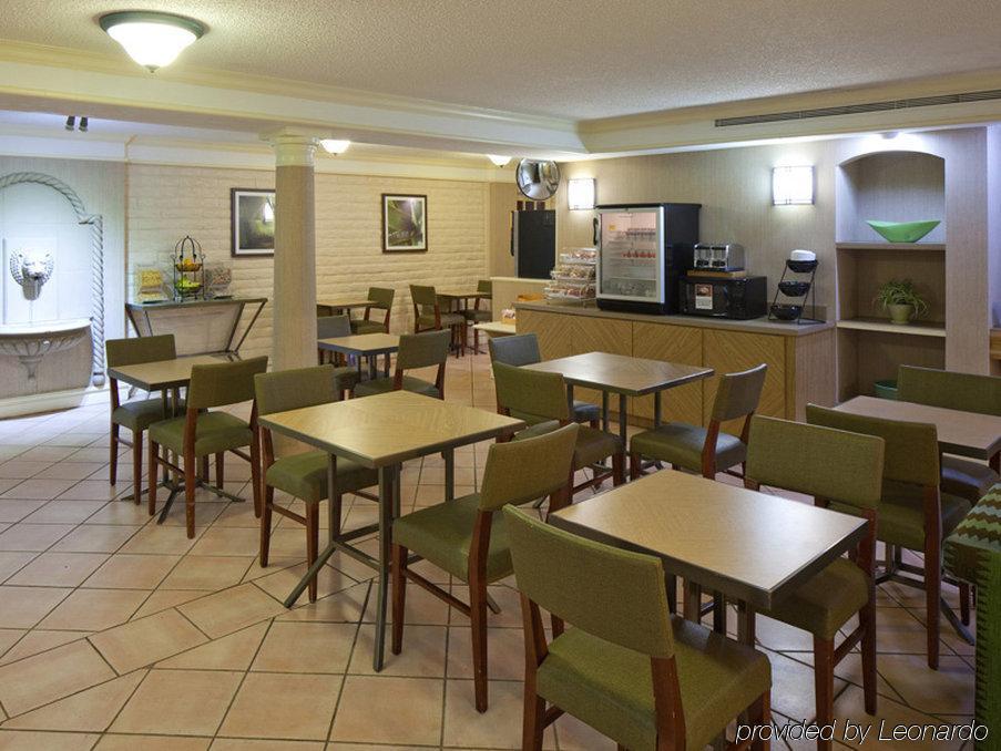La Quinta Inn By Wyndham Huntsville Research Park Bagian luar foto