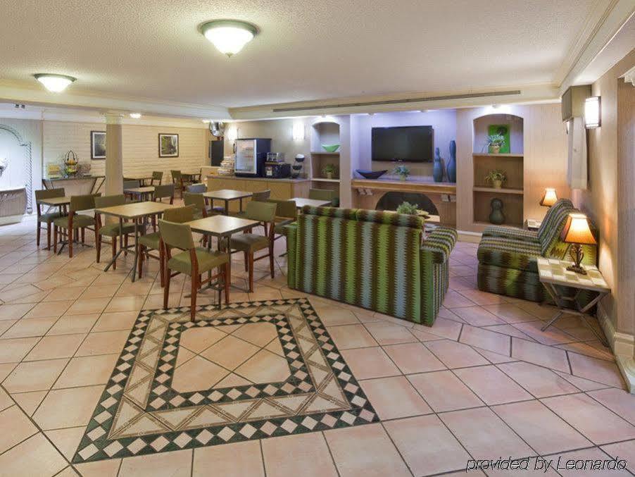 La Quinta Inn By Wyndham Huntsville Research Park Bagian luar foto