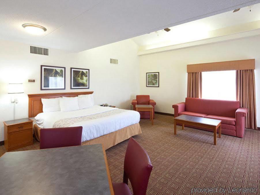 La Quinta Inn By Wyndham Huntsville Research Park Bagian luar foto