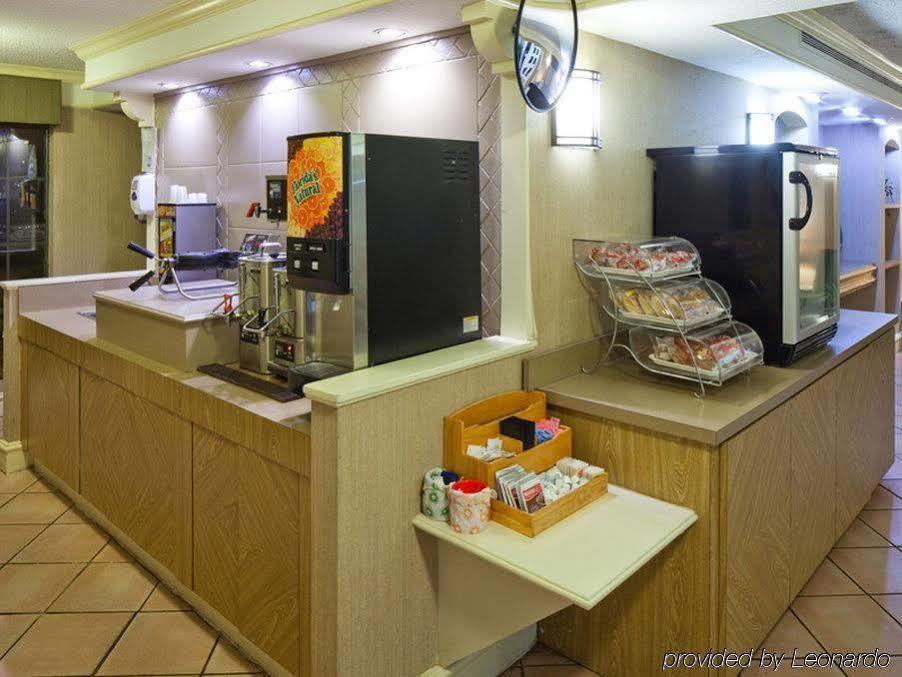 La Quinta Inn By Wyndham Huntsville Research Park Bagian luar foto